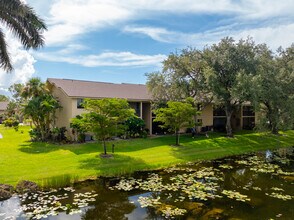 Cumberland Condos in Ft. Myers, FL - Building Photo - Building Photo