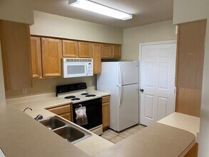 3015 Chianti Ct, Unit 106 in Sarasota, FL - Building Photo - Building Photo