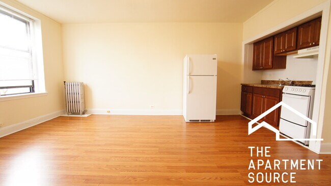 2774 N Milwaukee Ave in Chicago, IL - Foto de edificio - Building Photo