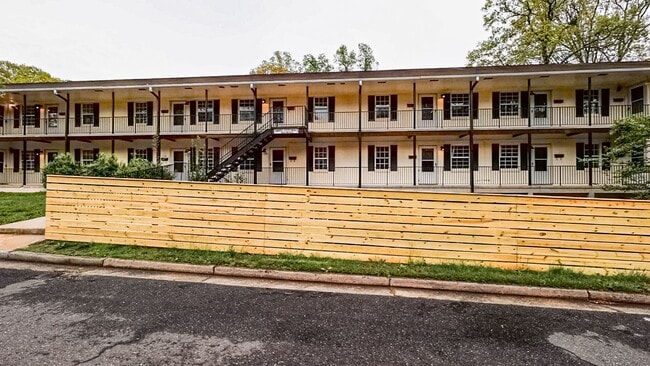 Highland Commons in Winston-Salem, NC - Foto de edificio - Building Photo
