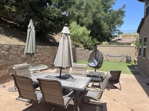 1563 Silver Shadow Dr in Thousand Oaks, CA - Foto de edificio - Building Photo