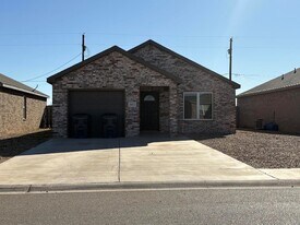 7413 5th St in Lubbock, TX - Building Photo