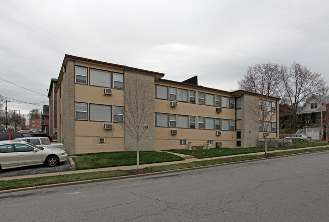 Plaza 10 in Kansas City, MO - Foto de edificio - Building Photo