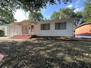 8704 E 92nd St in Kansas City, MO - Foto de edificio - Building Photo