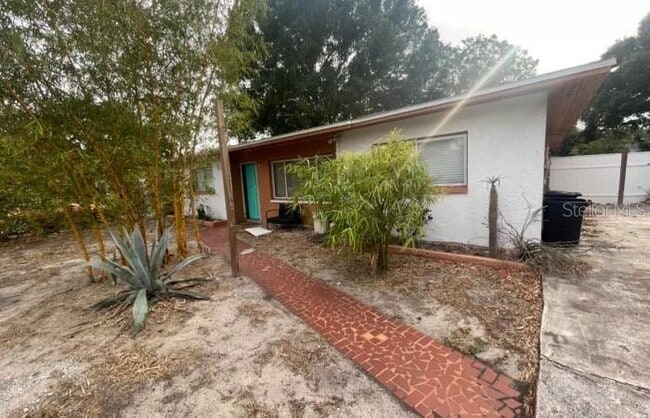 property at 709 W Bayshore Dr