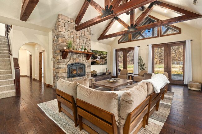 4933 Trout Farm Rd