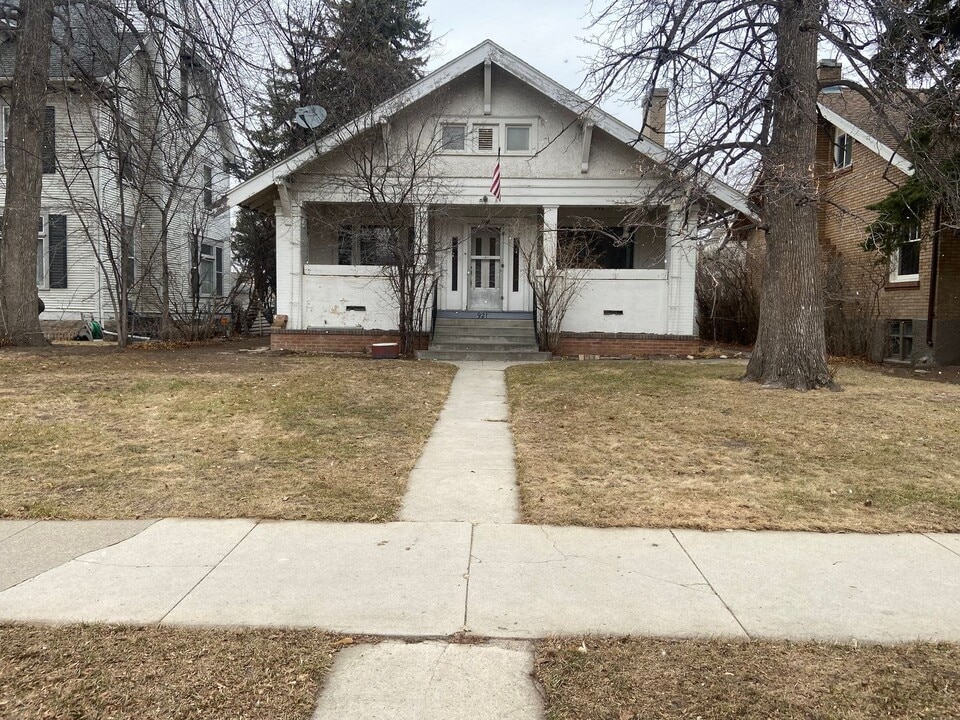 921 4th Ave N in Great Falls, MT - Building Photo
