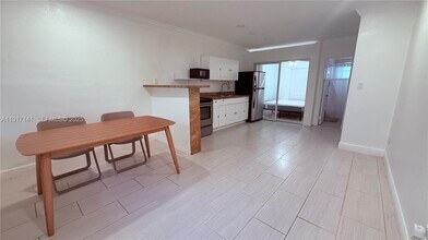 7315 Byron Ave in Miami Beach, FL - Building Photo - Building Photo