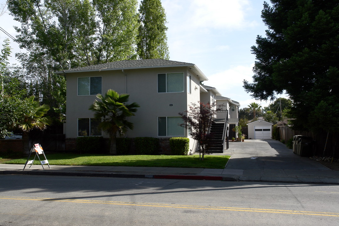 932 University Dr in Menlo Park, CA - Building Photo