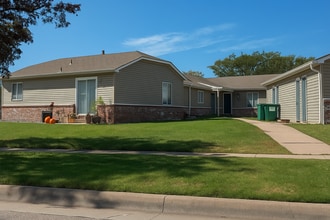 Parkview Townhomes in Wichita, KS - Building Photo - Building Photo