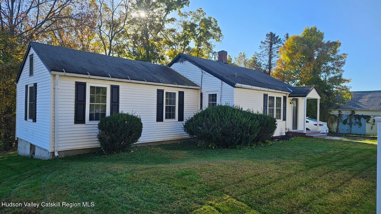 10370 NY-22 in Hillsdale, NY - Building Photo