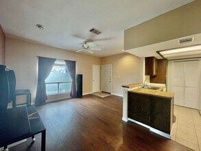 506 W San Antonio St in San Marcos, TX - Foto de edificio - Building Photo