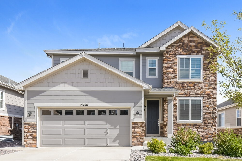 7330 S Old Hammer Way in Aurora, CO - Building Photo