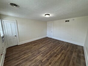 2476 W 10th St in Cleveland, OH - Building Photo - Building Photo