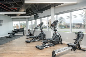 Lindsey Living in Troy, MI - Foto de edificio - Building Photo