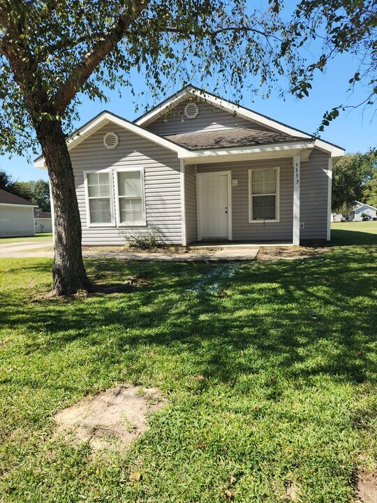 5355 McClelland Dr in Baton Rouge, LA - Building Photo