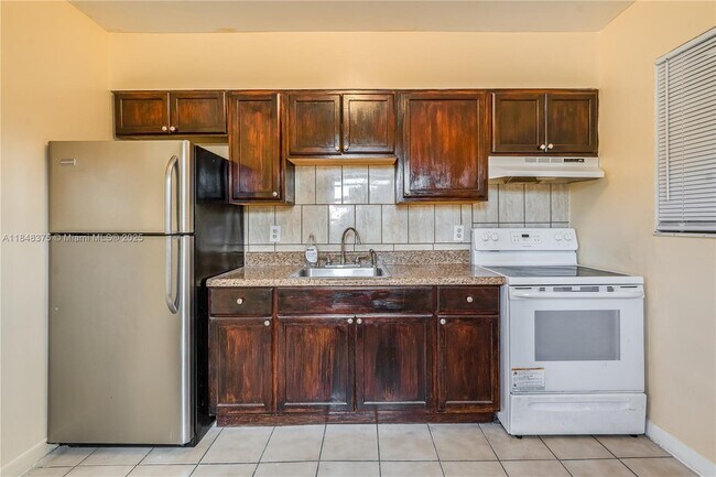 5926 SW 27th St in West Park, FL - Foto de edificio - Building Photo