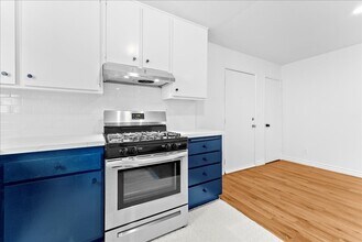 448 W Windsor Rd in Glendale, CA - Building Photo - Building Photo