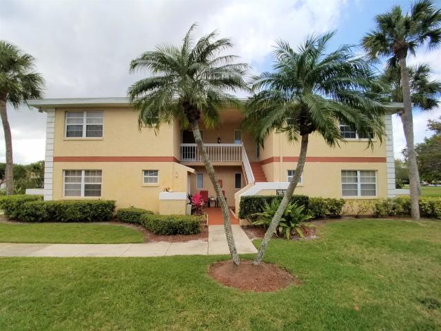 1562 SE Royal Green Cir-Unit -104 in Port St. Lucie, FL - Building Photo - Building Photo