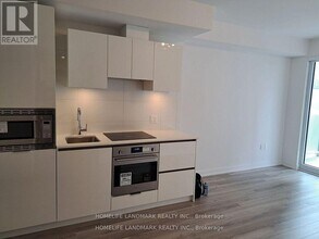 230 Simcoe St in Toronto, ON - Building Photo - Building Photo