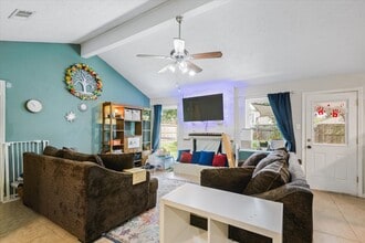 4905 Woodway Ave in Rosenberg, TX - Foto de edificio - Building Photo