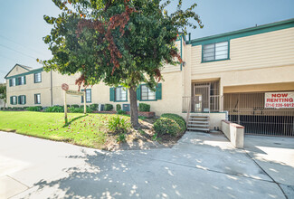 Emerald Court Apartments in Anaheim, CA - Building Photo - Building Photo