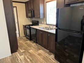 297 Mulberry in Belleville, MI - Building Photo