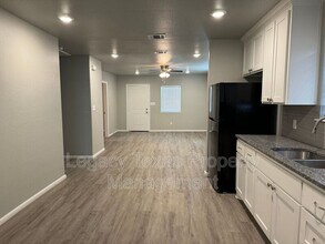 112 W Wilson St in Cleburne, TX - Building Photo - Building Photo