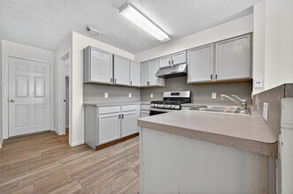 1902 Sugar Pine Cir in Houston, TX - Building Photo - Building Photo