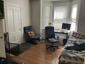 273 Cardinal Medeiros Ave, Unit 1 in Cambridge, MA - Building Photo