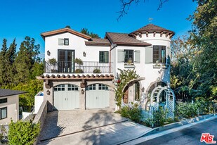 3764 Berry Dr in Los Angeles, CA - Building Photo