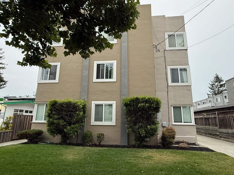 520 Bancroft Ave in San Leandro, CA - Building Photo