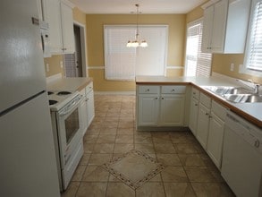 1172 Cumberland Creek Way SW in Marietta, GA - Foto de edificio - Building Photo