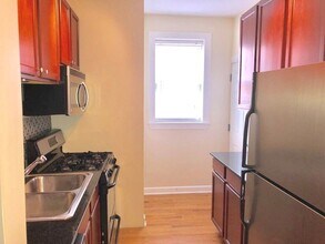 536 W Belmont Ave in Chicago, IL - Building Photo - Building Photo