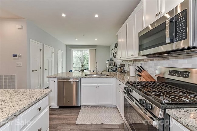 272 Parkwood Ave in Charlotte, NC - Building Photo - Building Photo