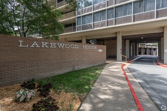 The Lakewood House Apartments in North Little Rock, AR - Building Photo - Building Photo