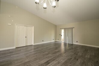 10524 Autumn Pine Ave in Las Vegas, NV - Building Photo - Building Photo