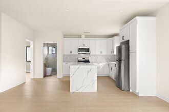 5670 Lexington Ave in Los Angeles, CA - Building Photo - Building Photo