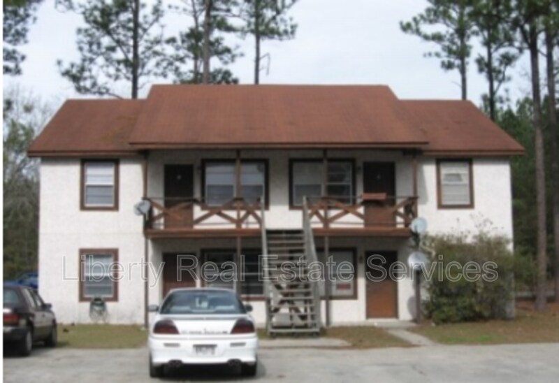 134 Pointe South Dr in Hinesville, GA - Building Photo
