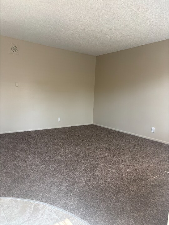 8560 Artesia Blvd in Bellflower, CA - Building Photo