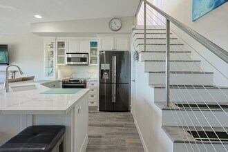 1609 Glorietta Blvd in Coronado, CA - Building Photo - Building Photo