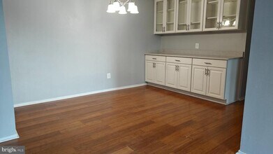 561 Florida Ave in Herndon, VA - Building Photo - Building Photo