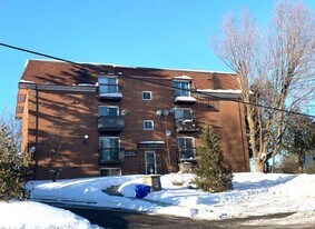 1350 Laurier St Apartments