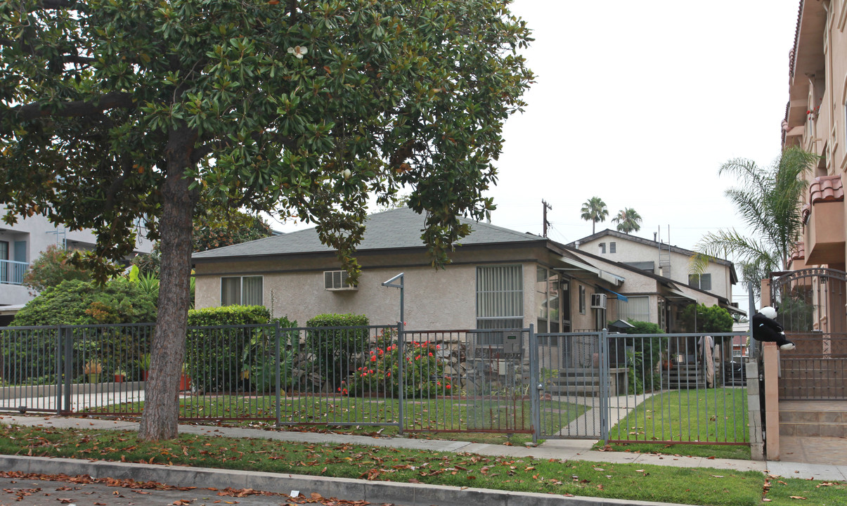504-508 E Valencia Ave in Burbank, CA - Foto de edificio