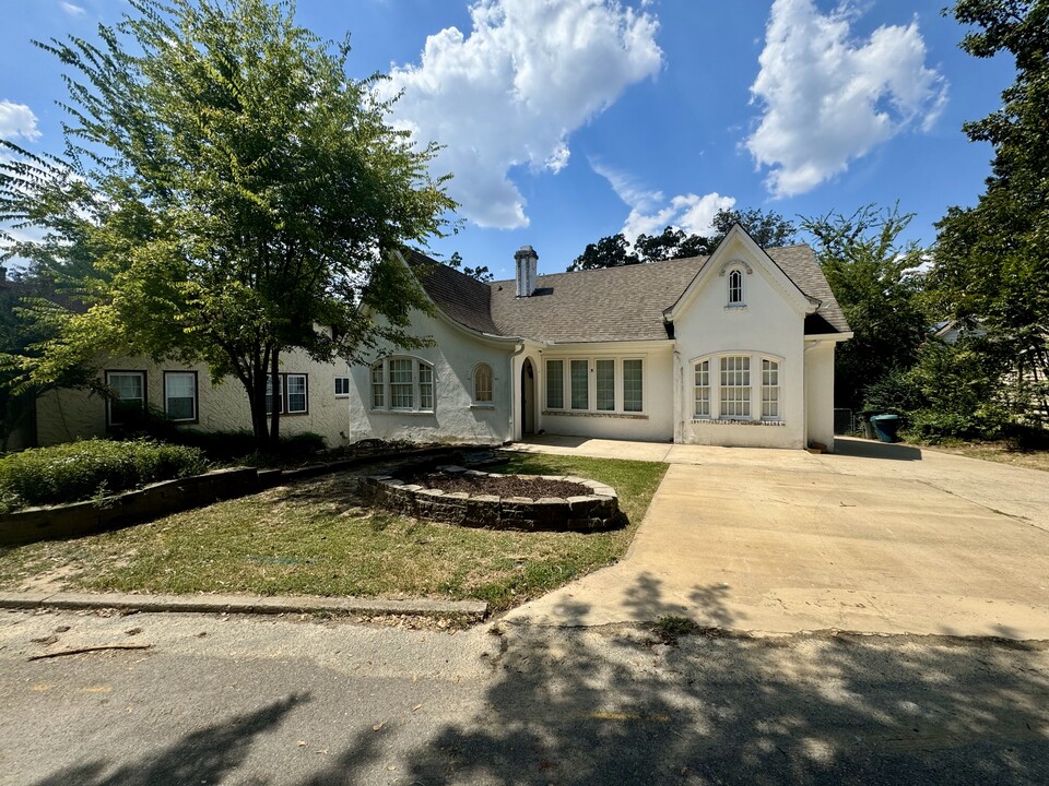 8 Alpine Ct in Little Rock, AR - Foto de edificio