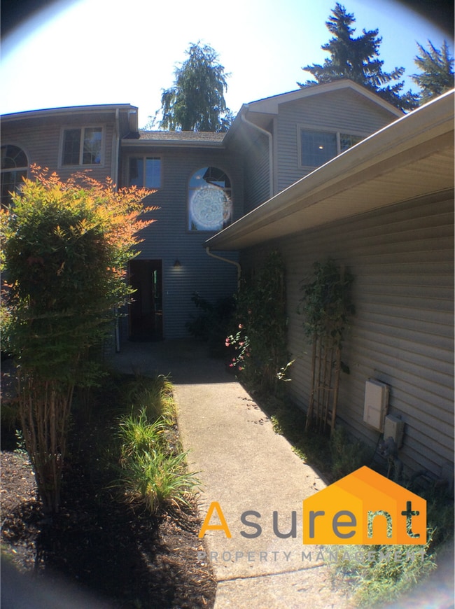 1106 E 11th St in Medford, OR - Building Photo - Building Photo