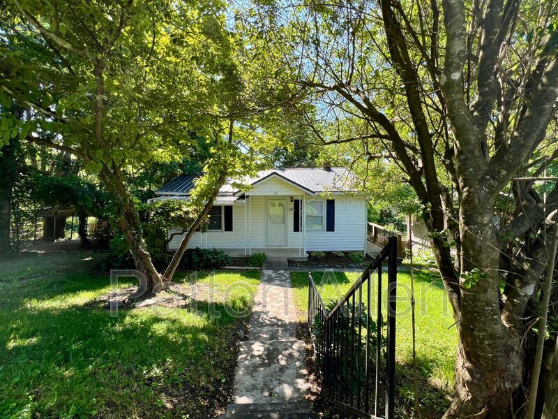 18 Unaka Ave in Asheville, NC - Building Photo