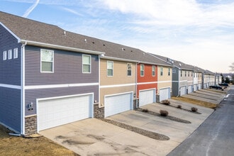 Glynn Village Townhomes in Waukee, IA - Building Photo - Building Photo