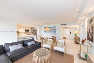 181 Crandon Blvd in Key Biscayne, FL - Building Photo - Building Photo