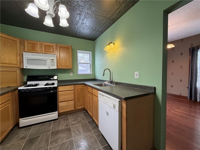 705 Madison St in East Rochester, NY - Building Photo - Building Photo